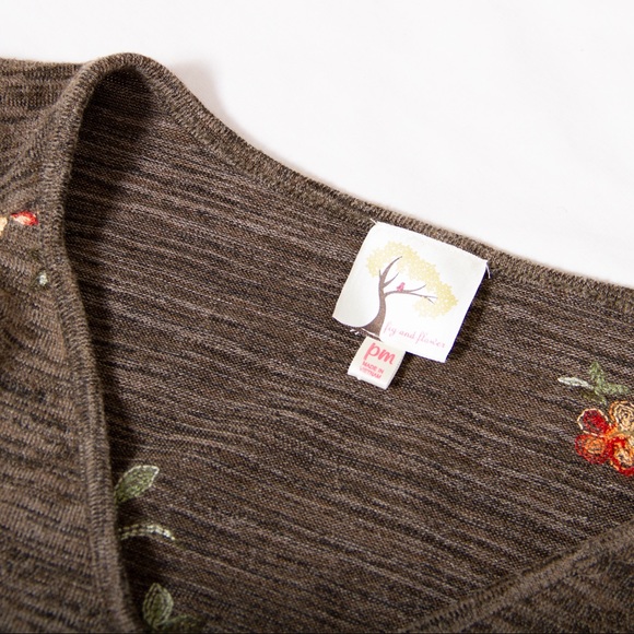 FIG & FLOWER ANTHRO Embroidered Button Up Tie Top - Picture 5 of 7